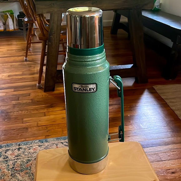 Stanley Classic Thermos - 32 oz - Quart - Handled - Picture 1 of 4